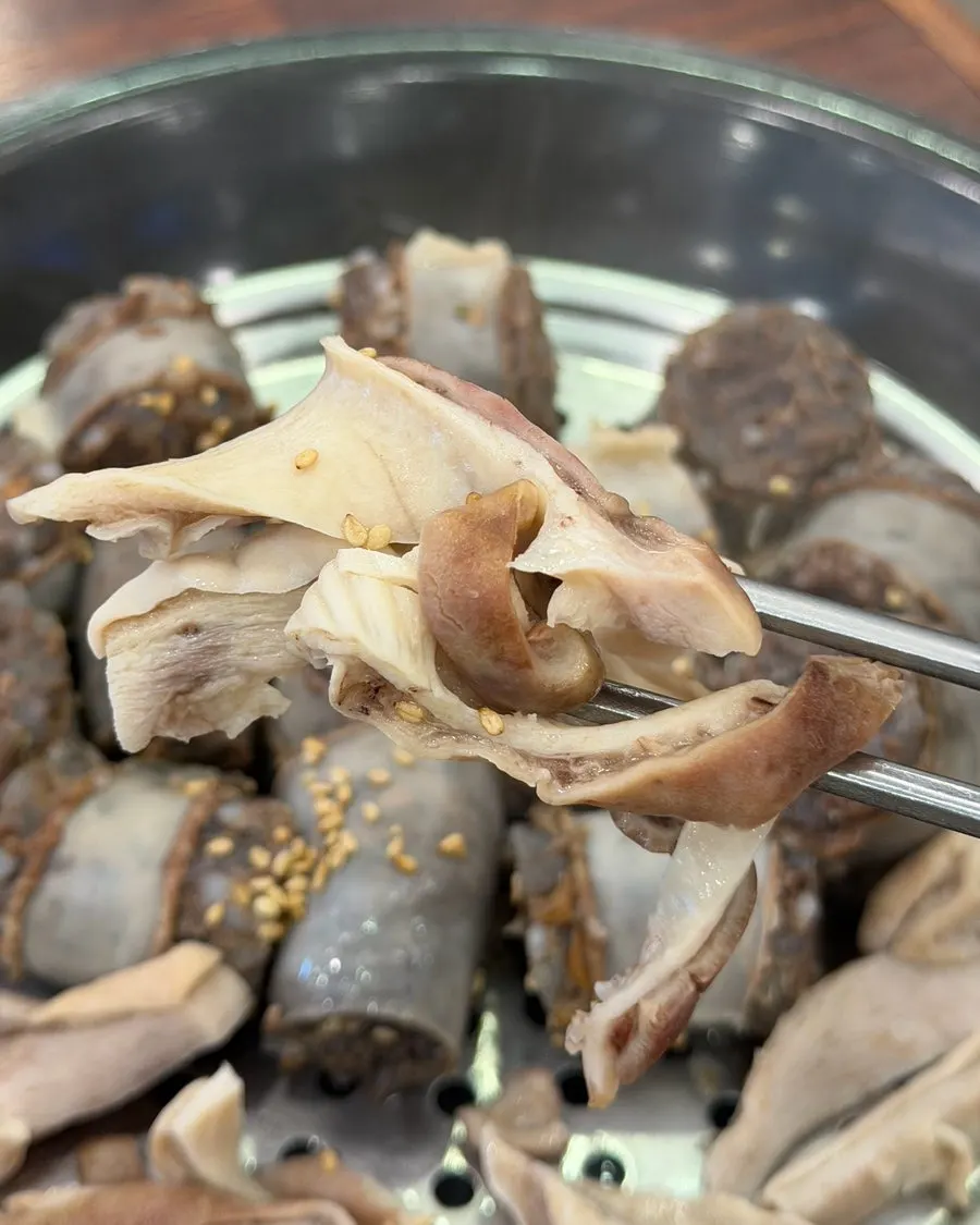 순대와 함께 나온 쫄깃한 내장