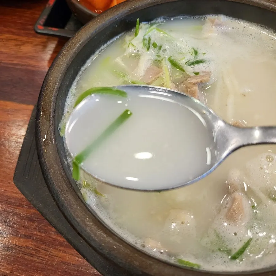 살코기국밥 곱빼기 한 그릇