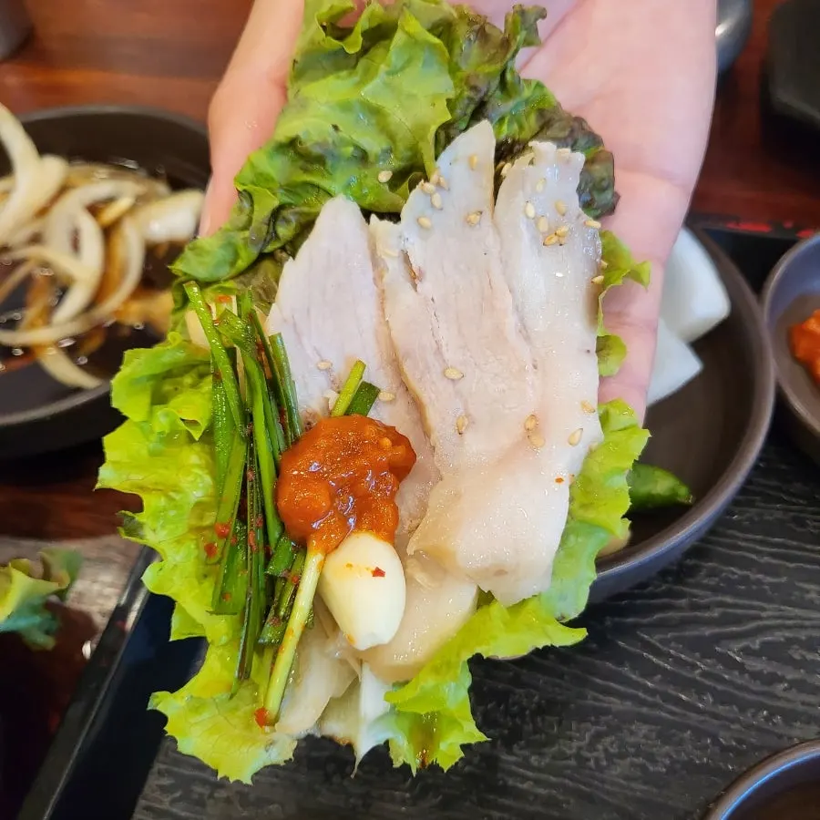 비계와 고기가 적당한 수육