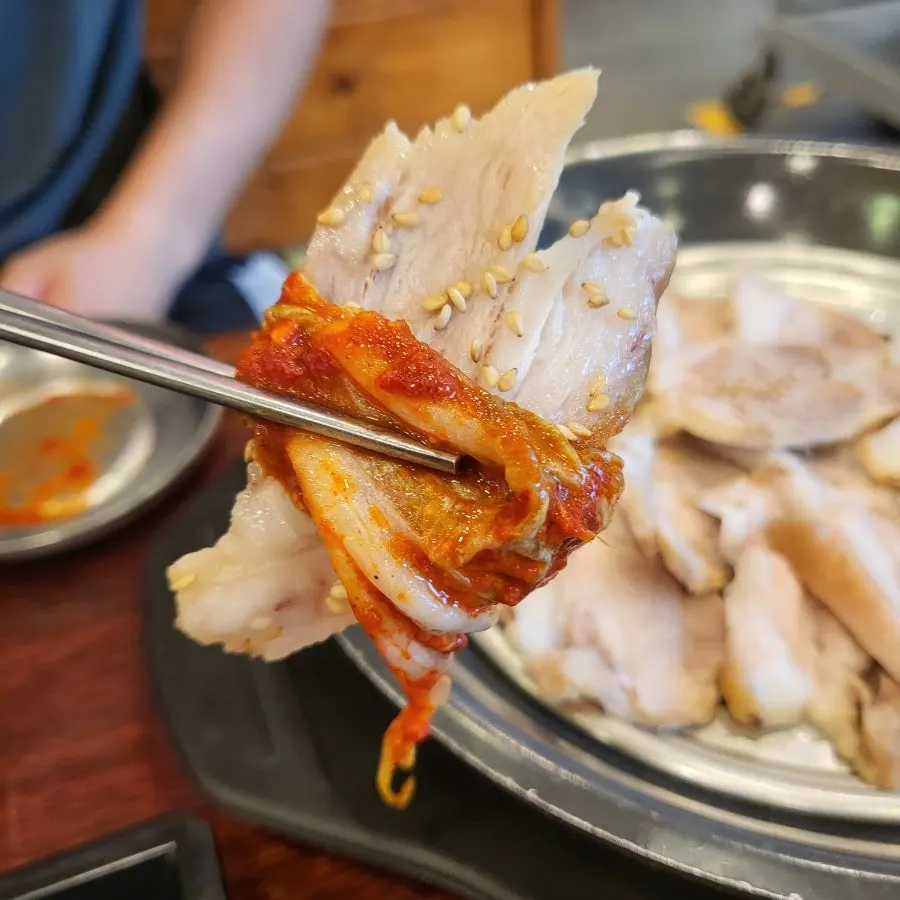보쌈김치와 쌈에 올린 수육