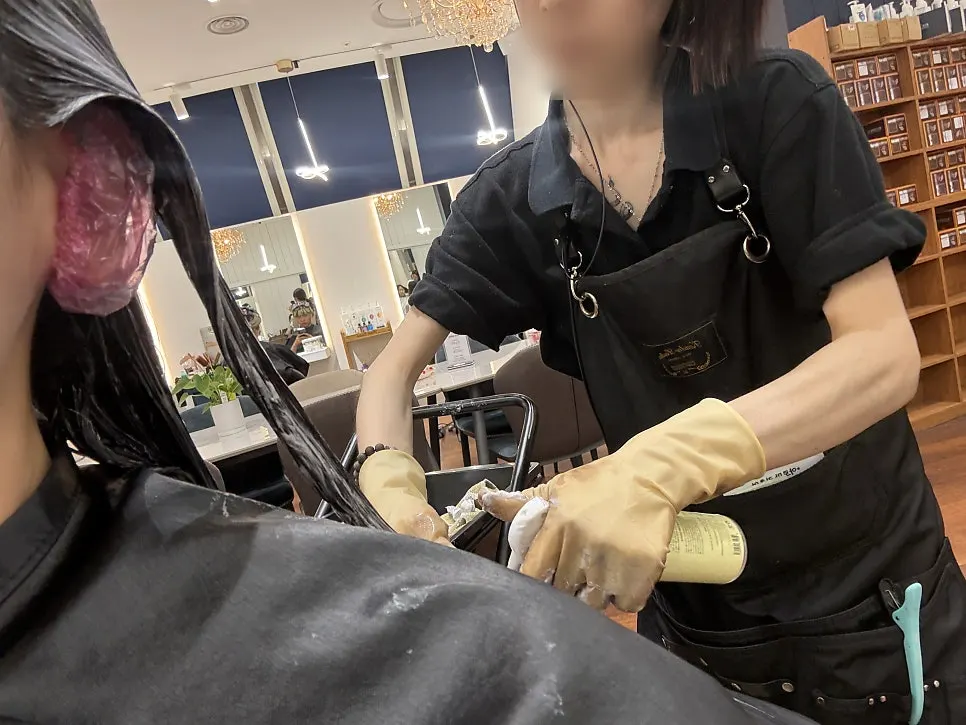 모발에 영양을 넣는 클리닉 과정