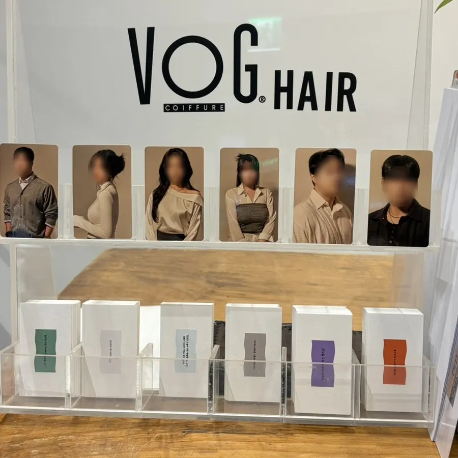Area with hair designers' business cards