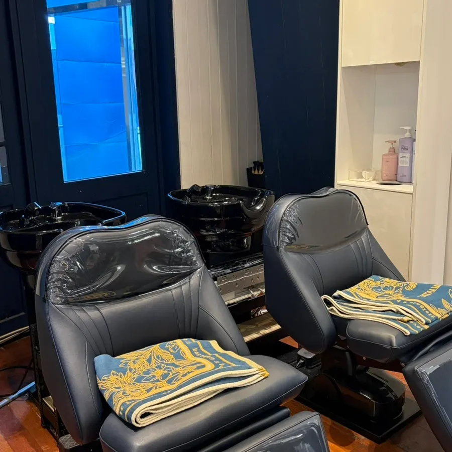 Shampoo room chair at VOG HAIR