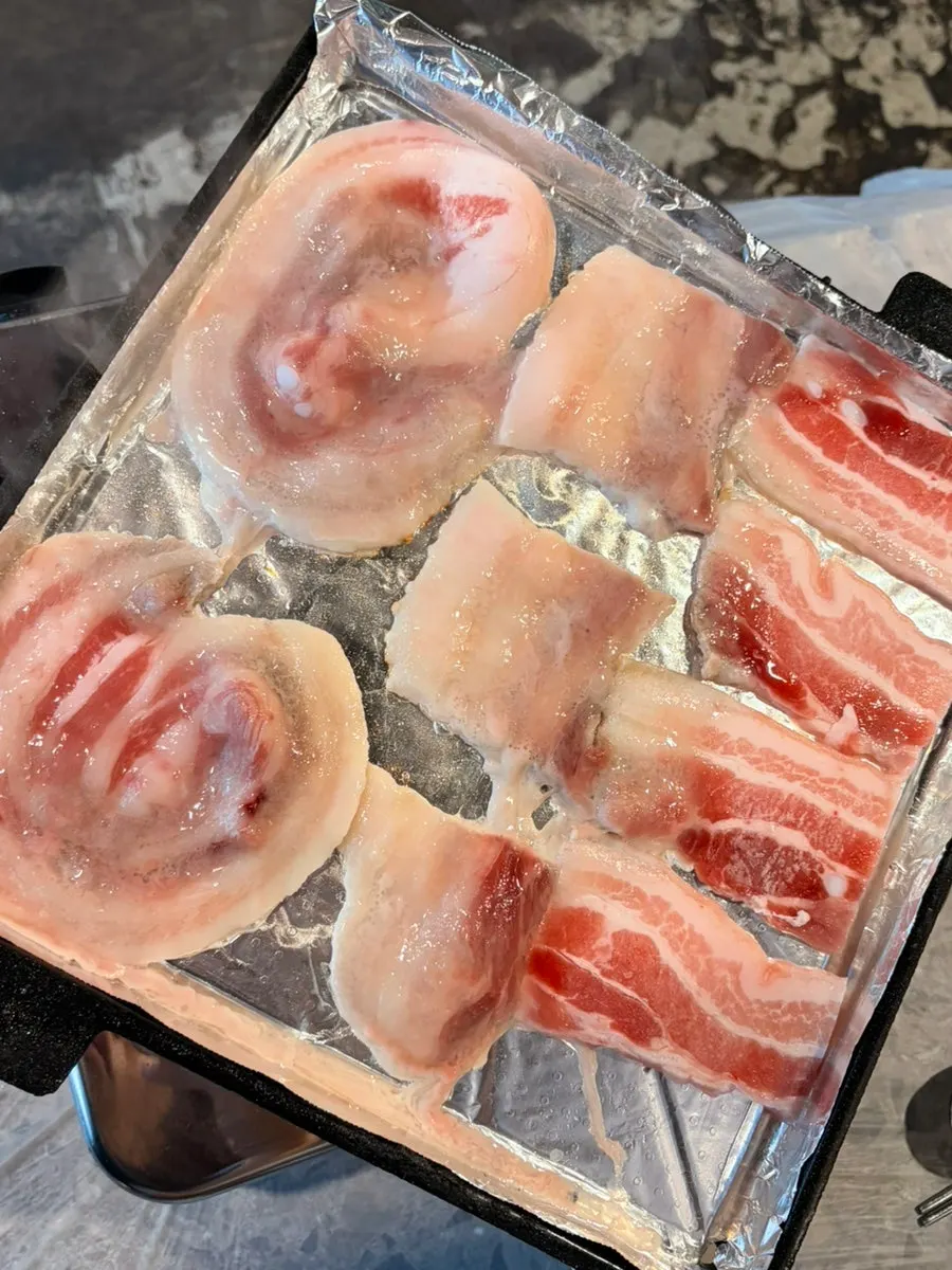 여러 부위가 담긴 냉삼 모듬세트