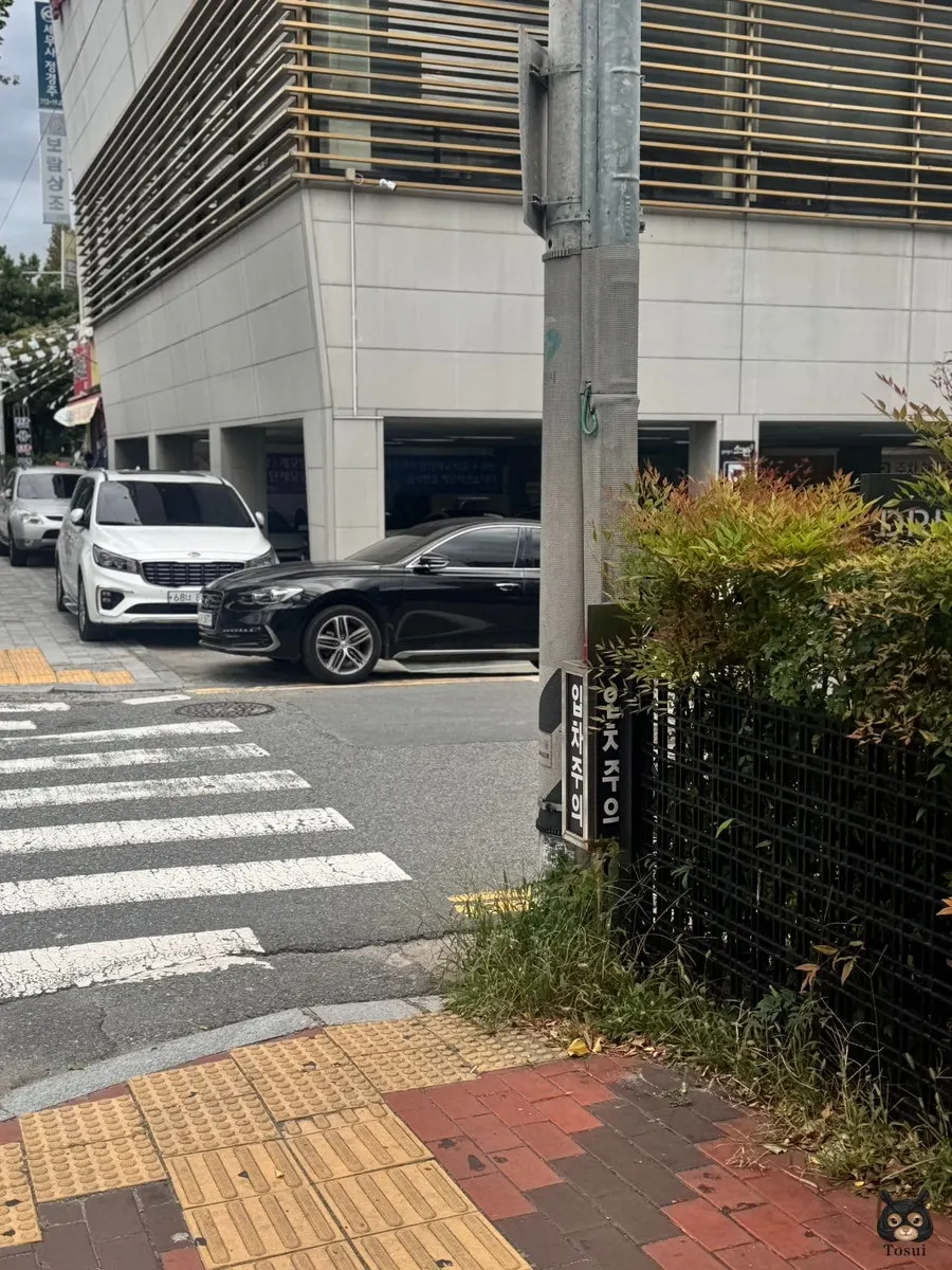 The street around the right-hand corner in front of Changwon Station
