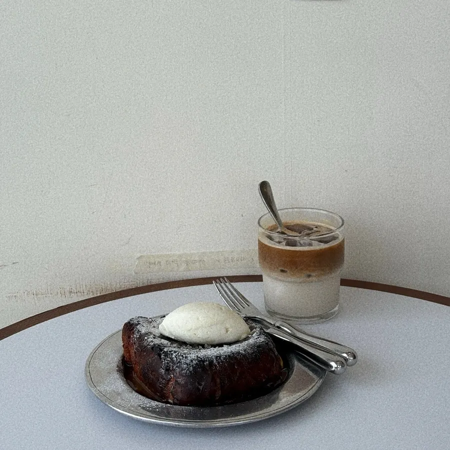 Daily Coffee Americano and dessert