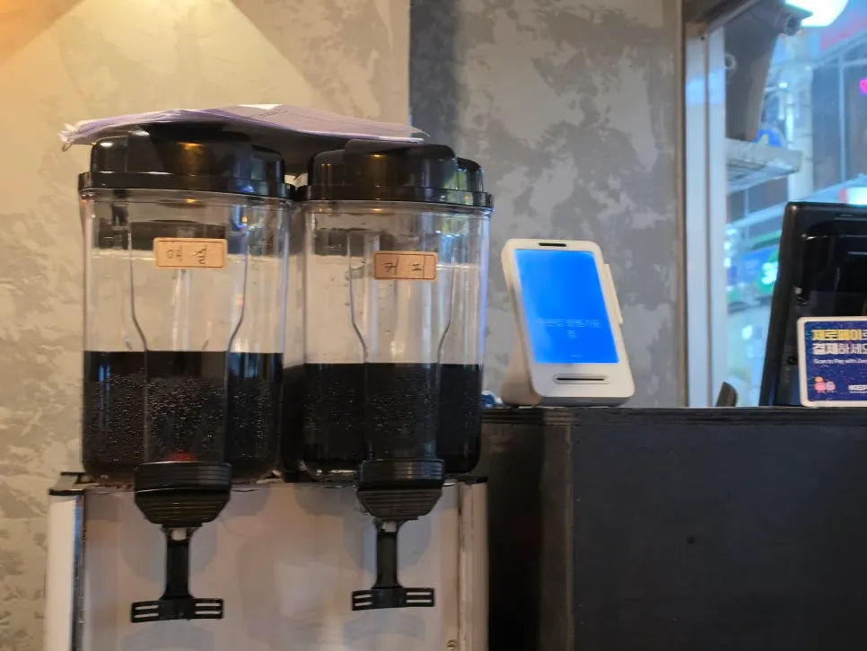Table with tablet ordering system