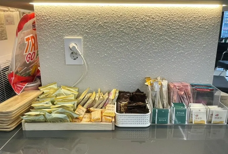 대기 중 먹을 수 있도록 준비된 간식