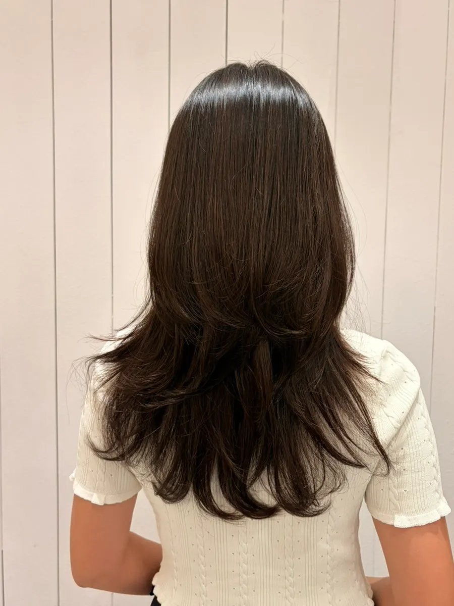 Finished high-layered C-curl perm style
