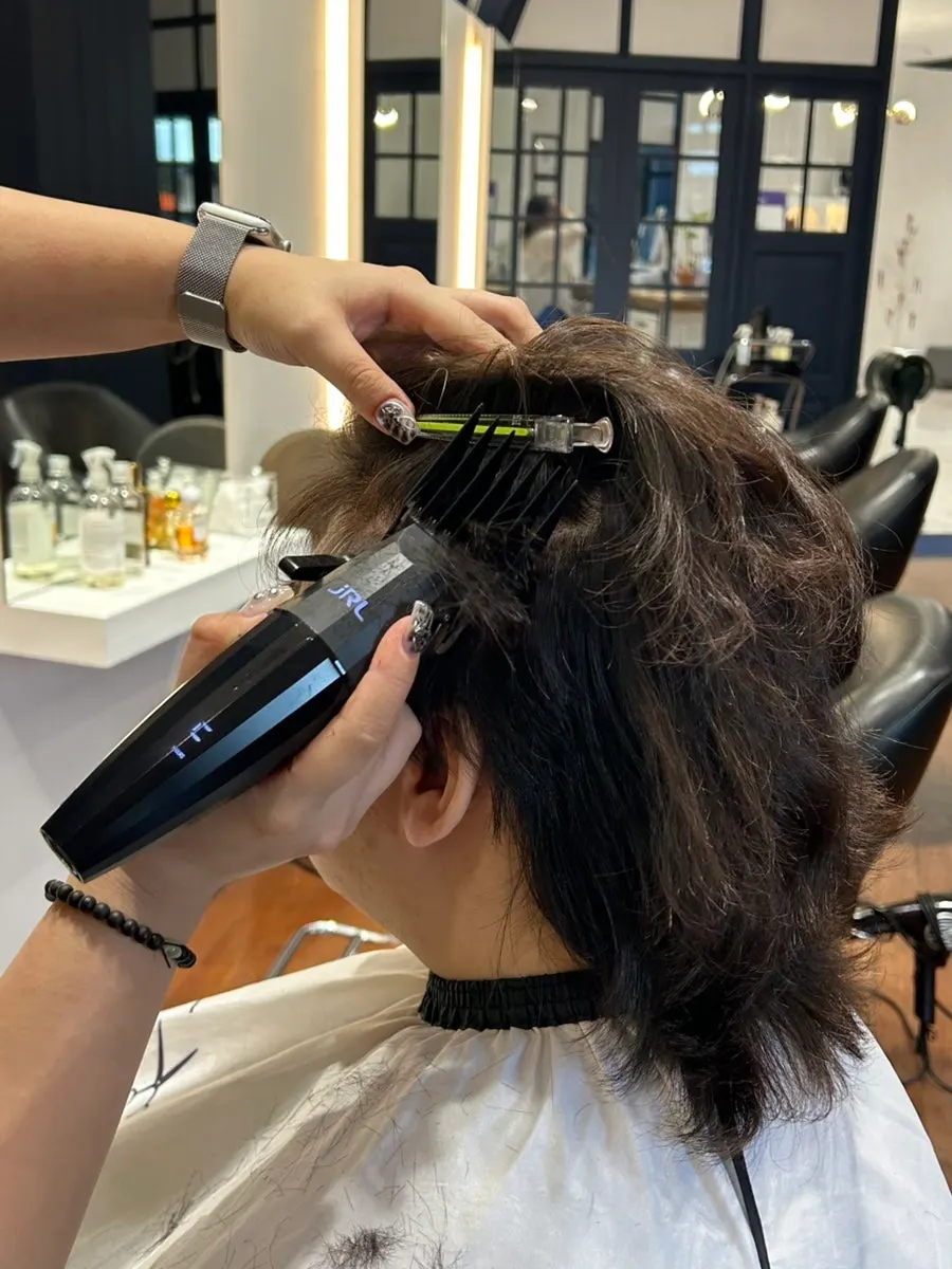 Men’s hairstyle consultation process