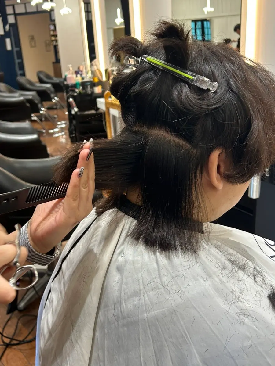 Consultation before a men’s hippie perm