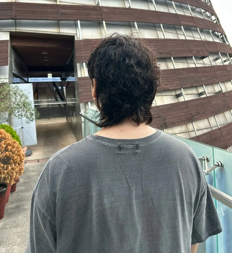 Final trimming of a men’s perm