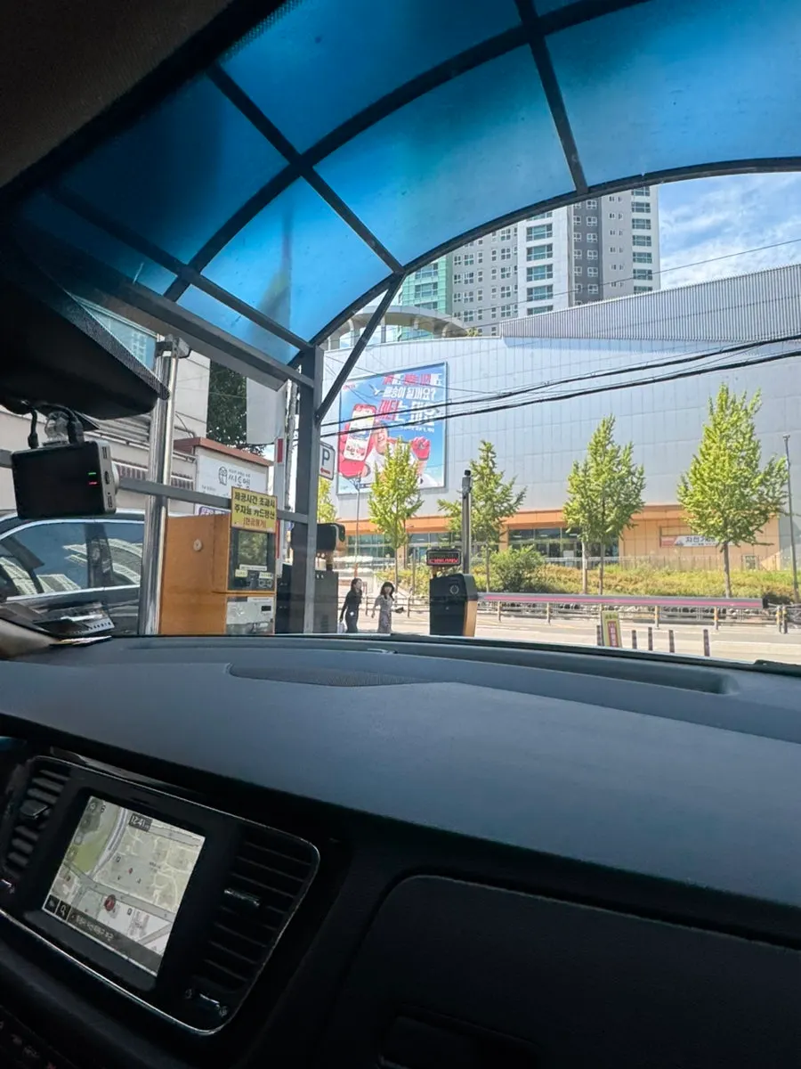 View of the store in front of the Metro Centum building