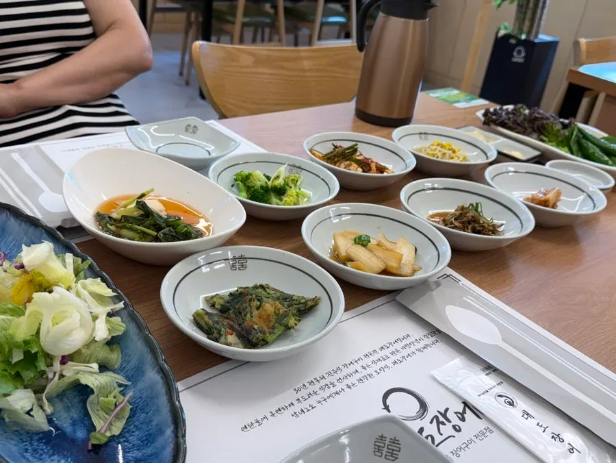 Side dishes set out after ordering
