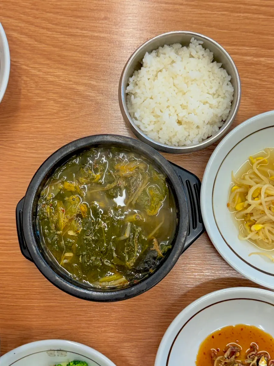 Eel soup with napa cabbage and vegetables