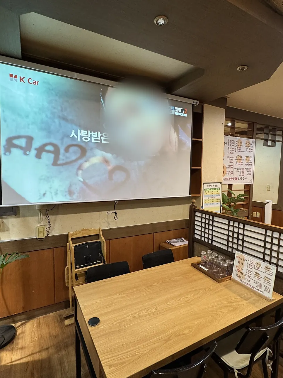 송가네왕족발보쌈 창원역점 내부로 들어가는 길
