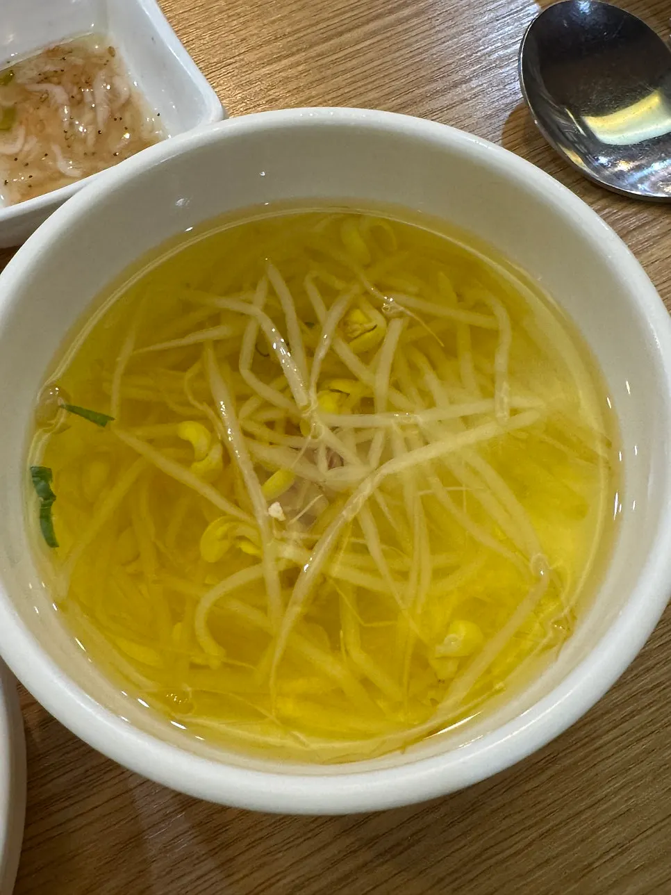 기본찬과 소스 구성