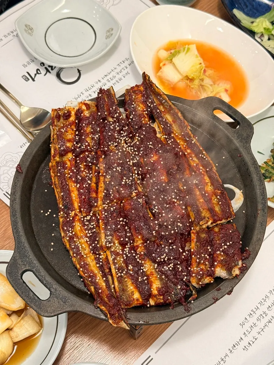 The medium sea eel grilled with sauce, portioned for two