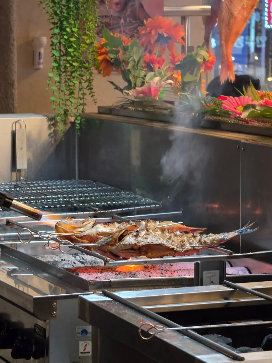 Table waiting for grilled fish