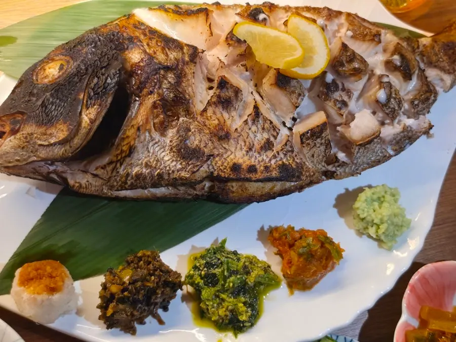 Grilled flower sea bream with topping sauces