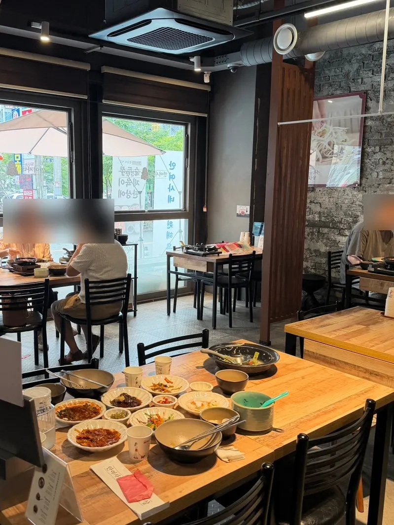 Interior of Anyeosane Jecheol Hansang