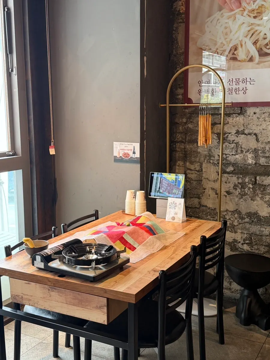Table for up to 12 people