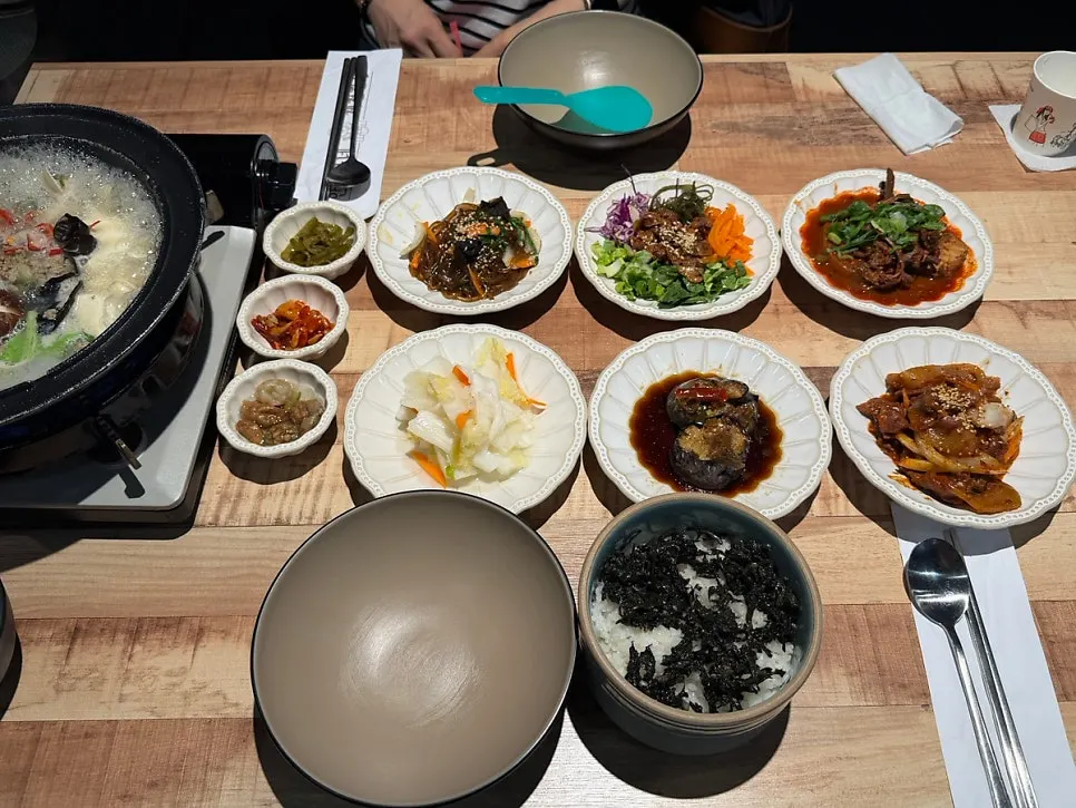 Yeongho Jinmi rice topped with gondeurae