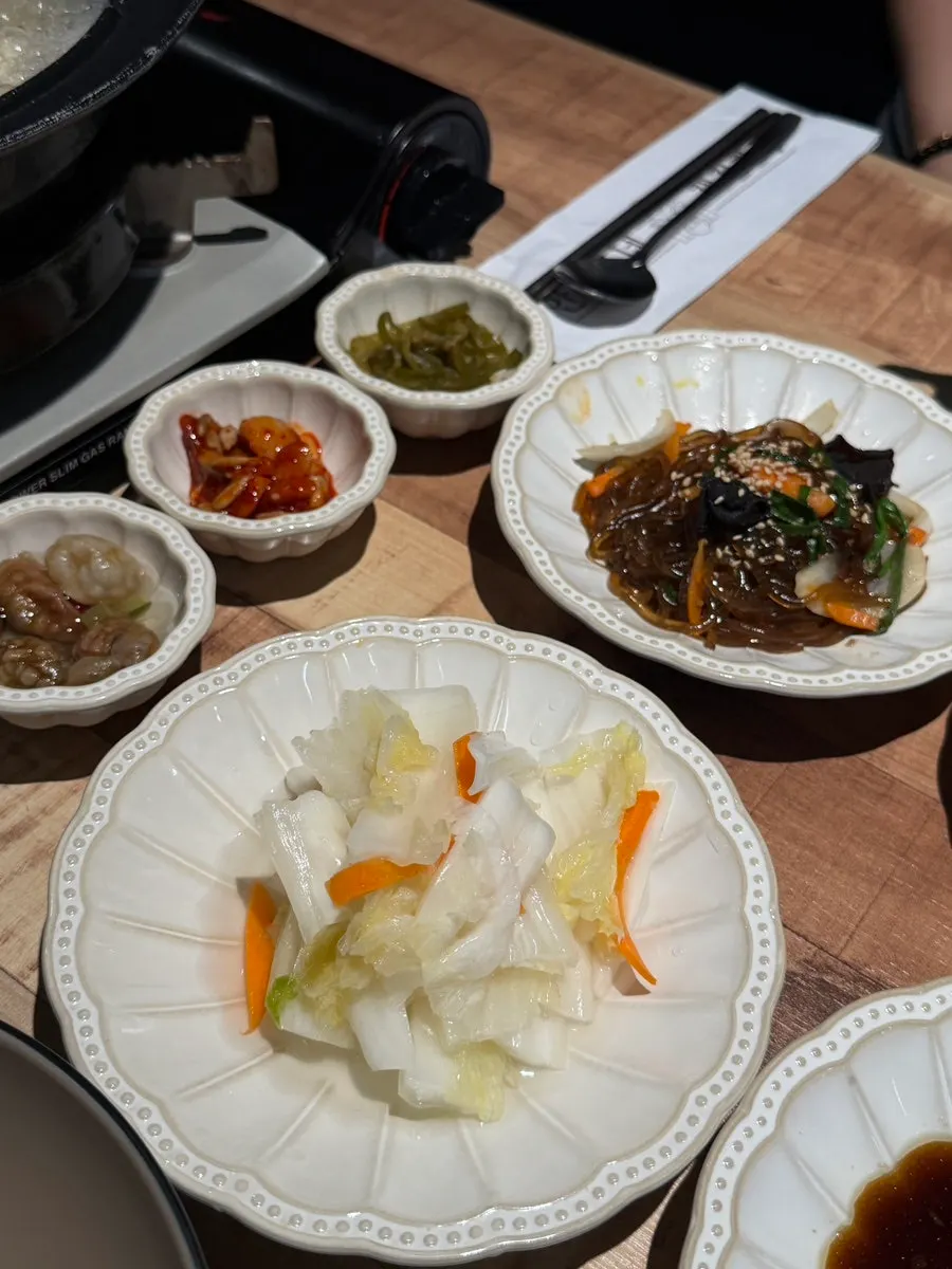10-dish set with hot pot and gondeurae rice