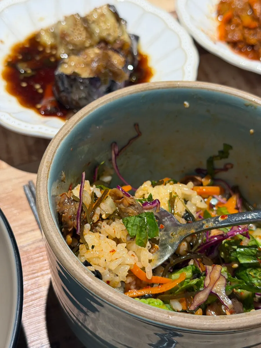 Jeyuk bokkeum eaten with rice