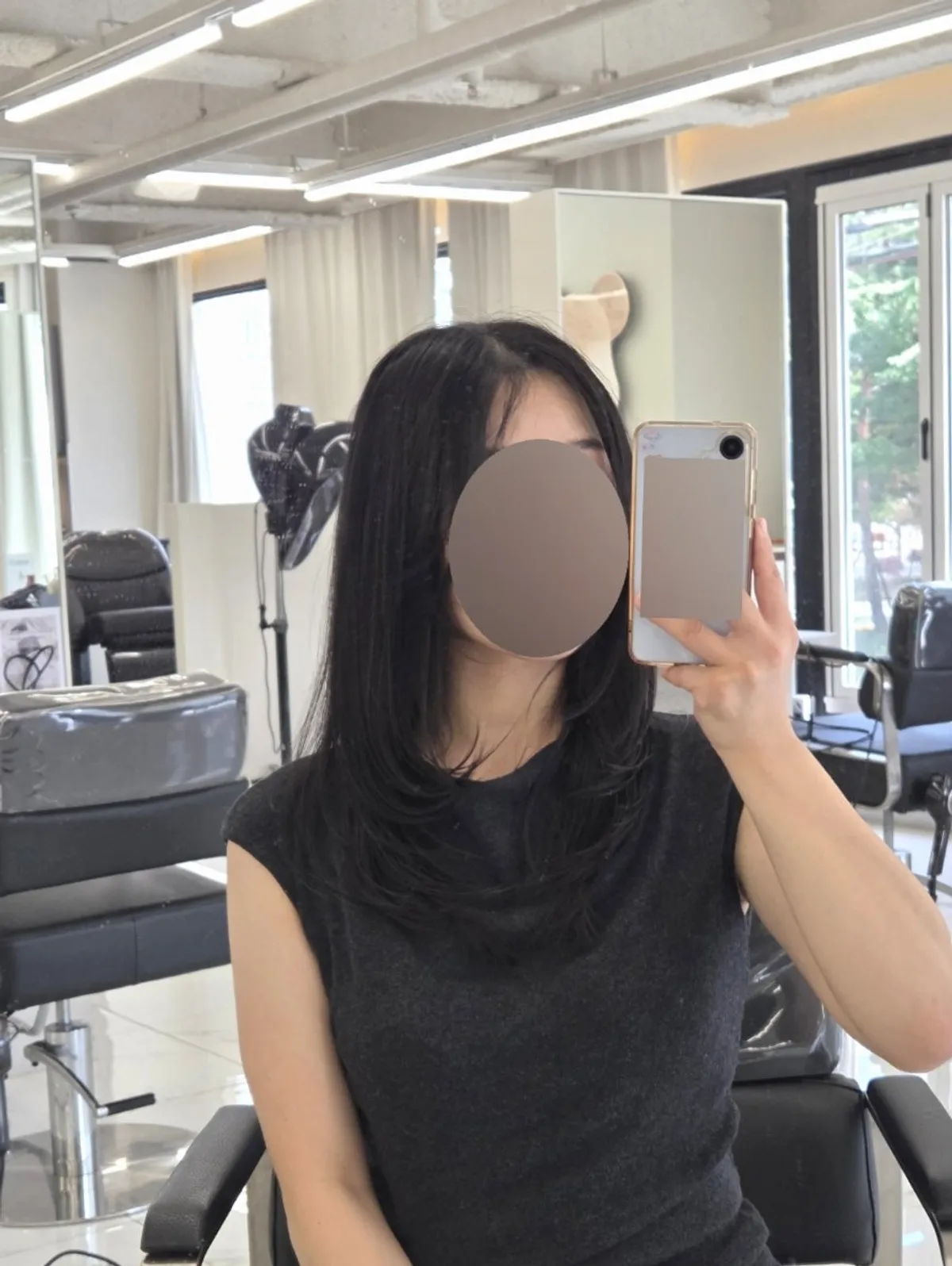 클리닉과 커트 후 찰랑거리는 머릿결