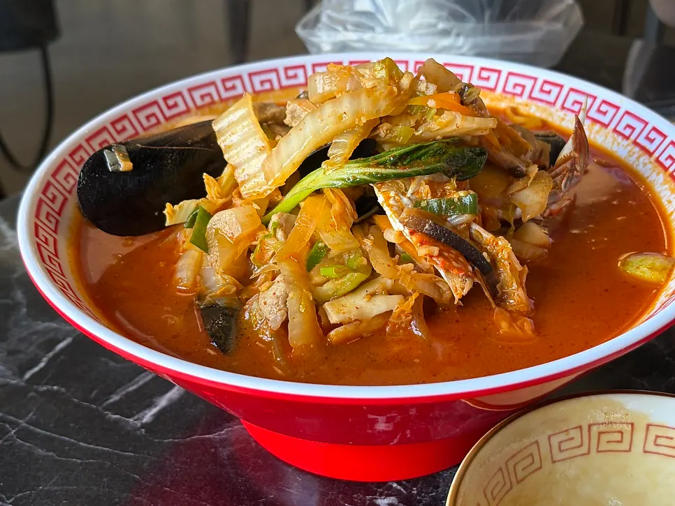 Large jjamppong bowl compared to the tangsuyuk bowl