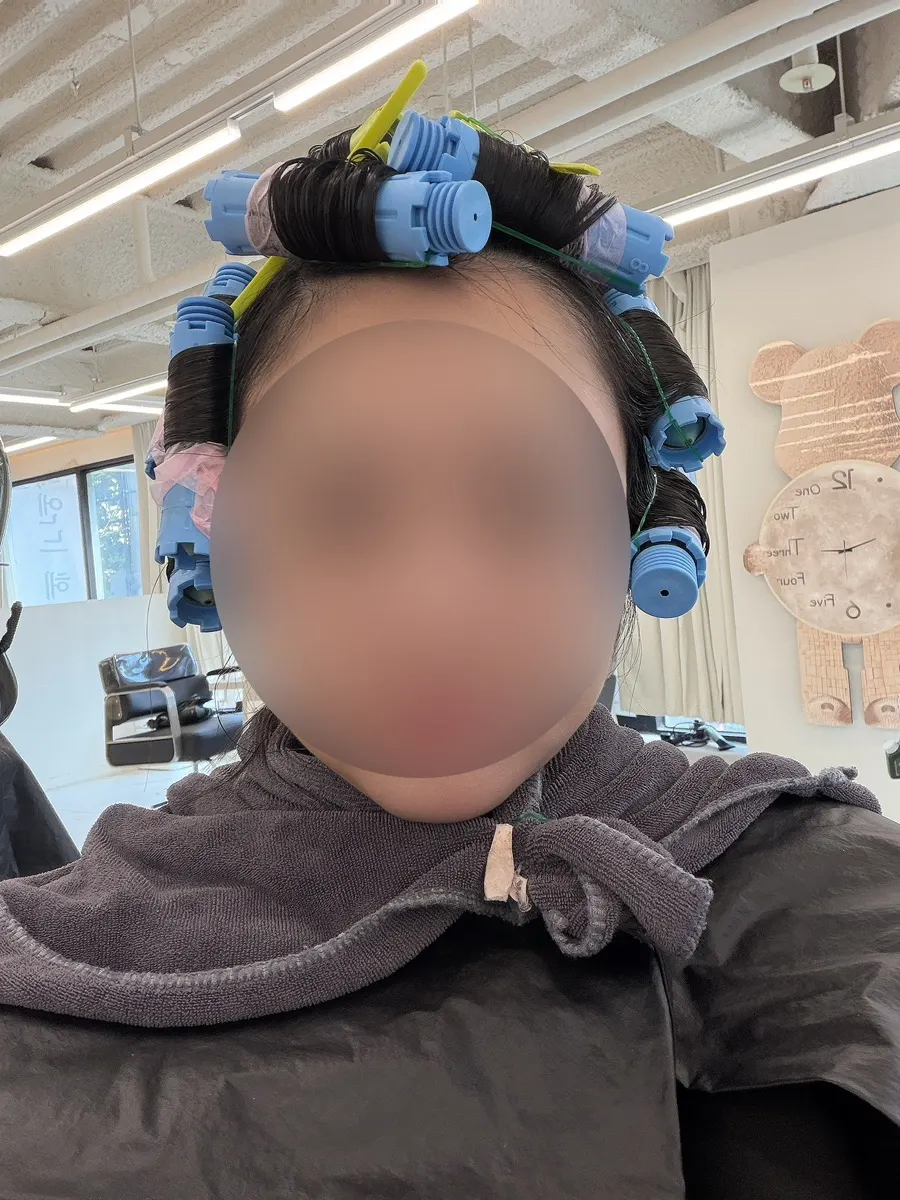 Cutting hair to length before the jelly perm