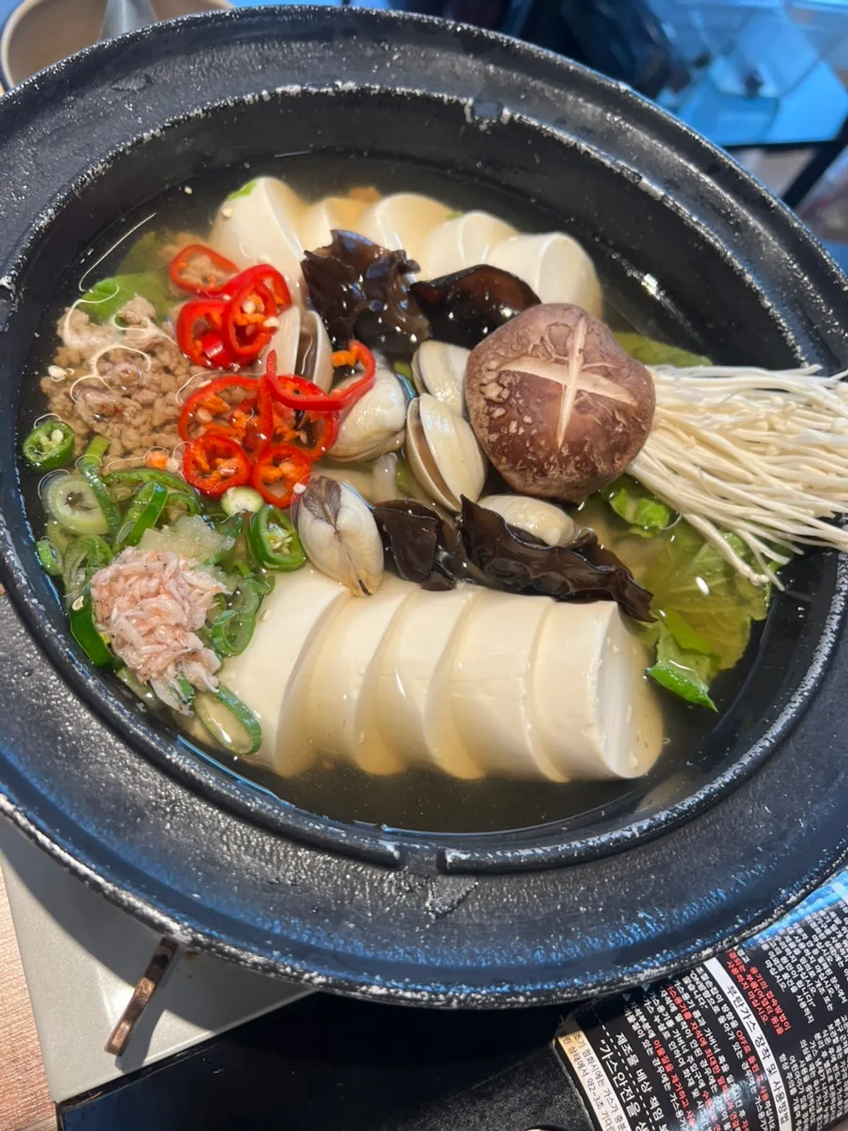 백합이 들어간 맑은 순두부전골