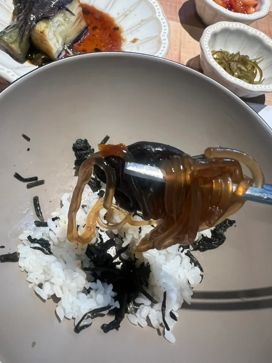 곤드레밥에 비벼 먹는 꼬막무침