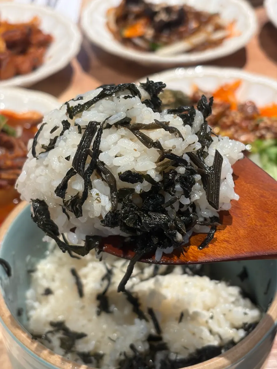 香氣淡雅的龍葵飯一碗
