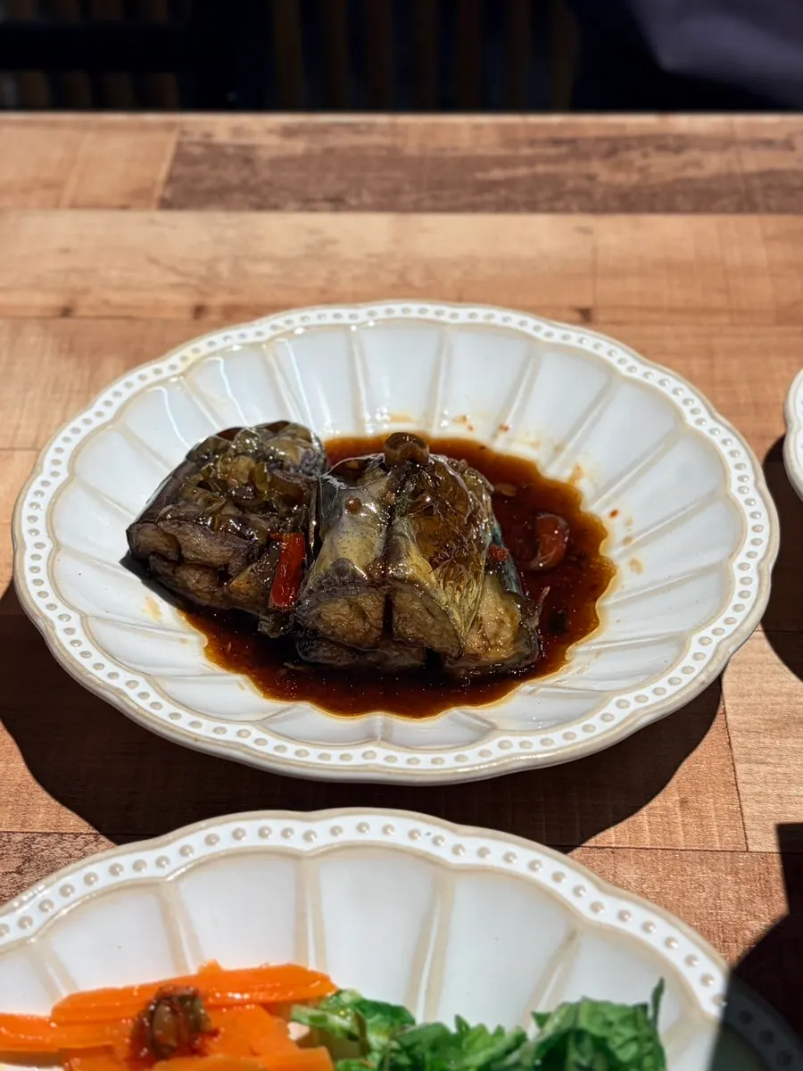 搭配多樣小菜的時令定食
