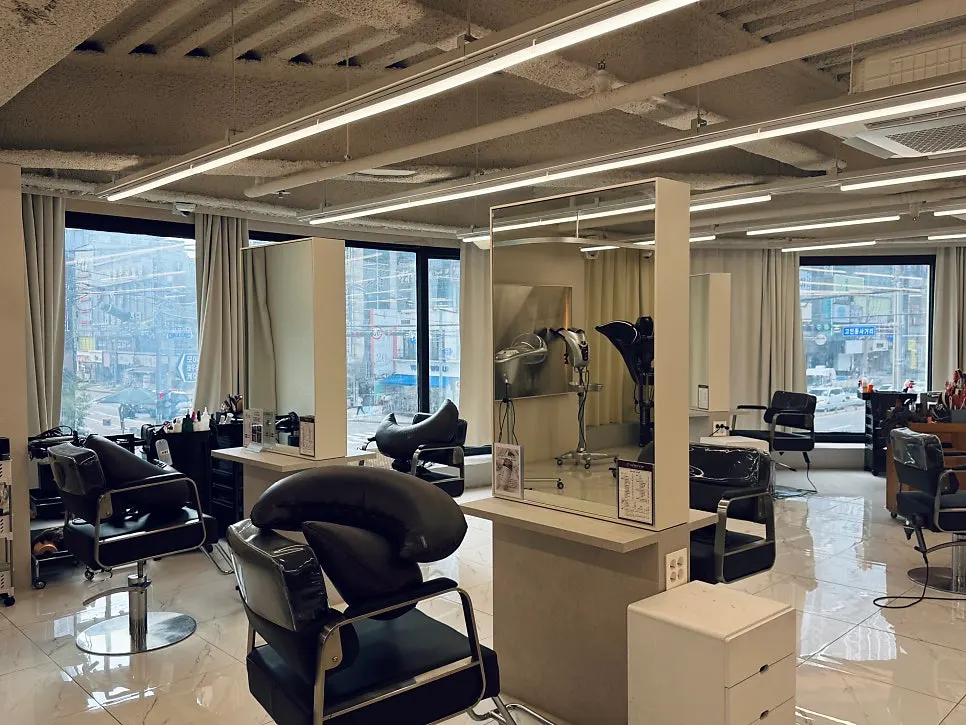 Vivienne Hair entrance visible right from the 2nd floor