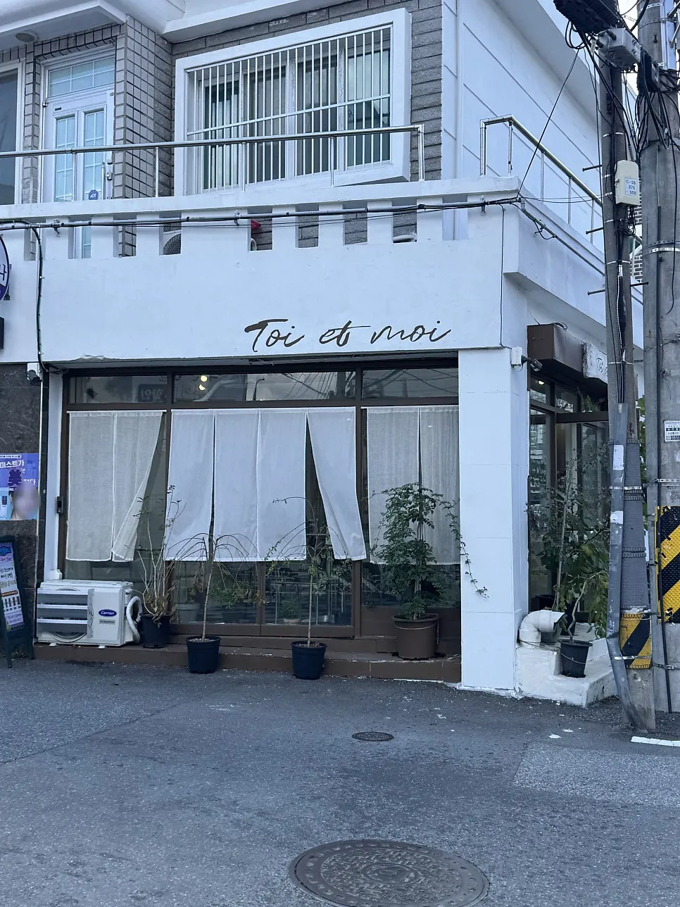 View near the entrance of Teuwaetmoa Changwon Branch