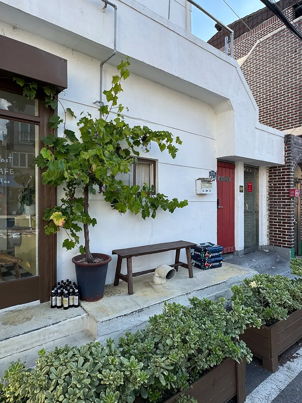 Street view on the way to Teuwaetmoa Changwon Branch