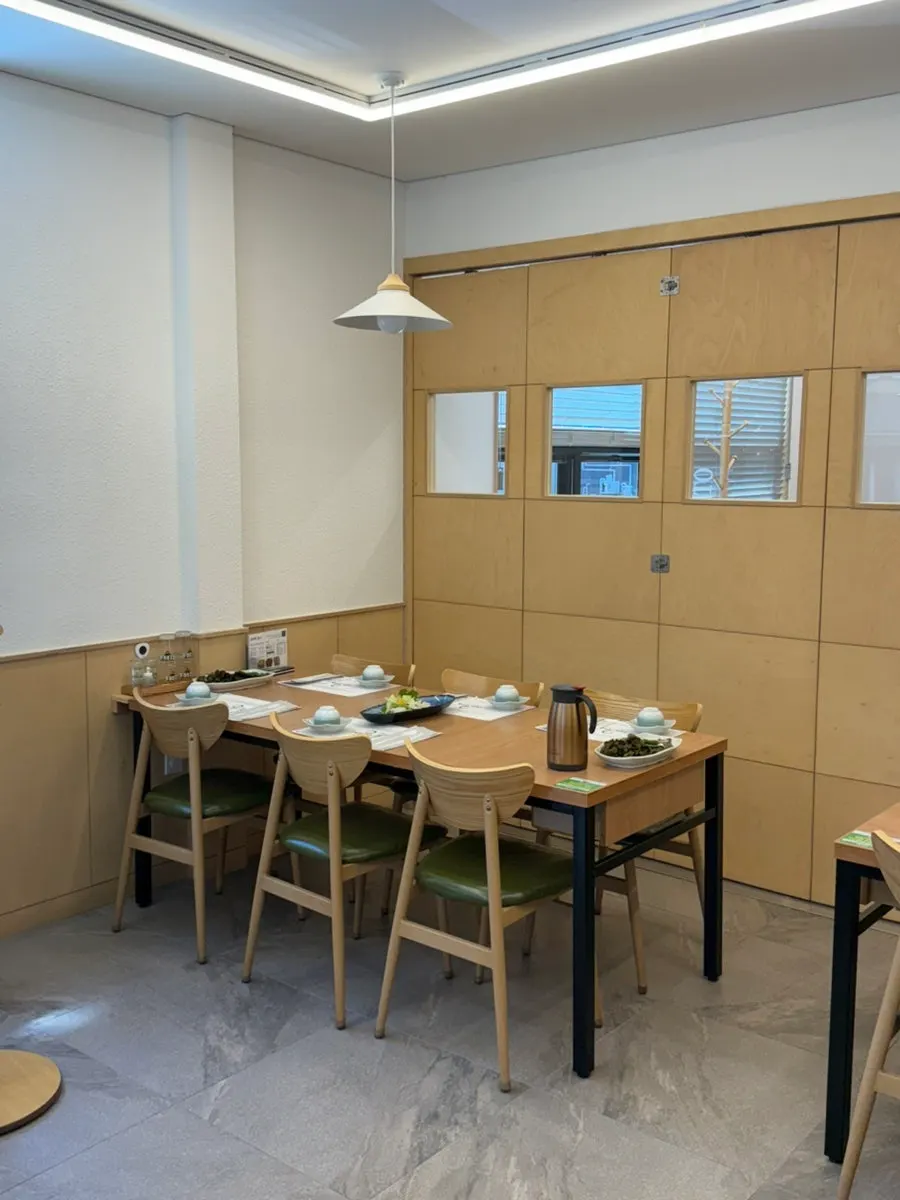 Wide view of Daedo Jangeo's main dining hall tables