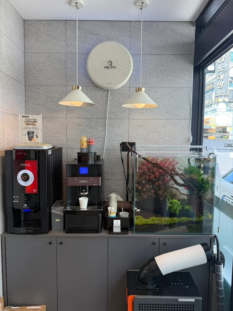 Bathroom and entrance amenities at Daedo Jangeo