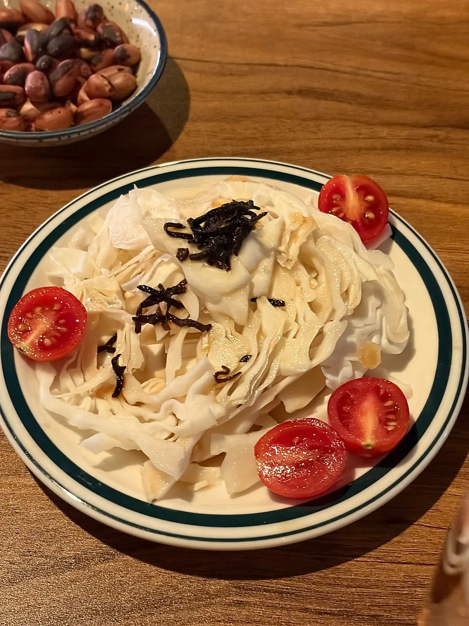 Salted kelp and cabbage side dish