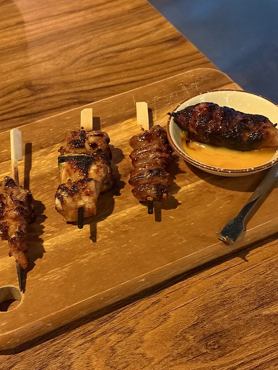 Close-up of the yakitori skewer plate