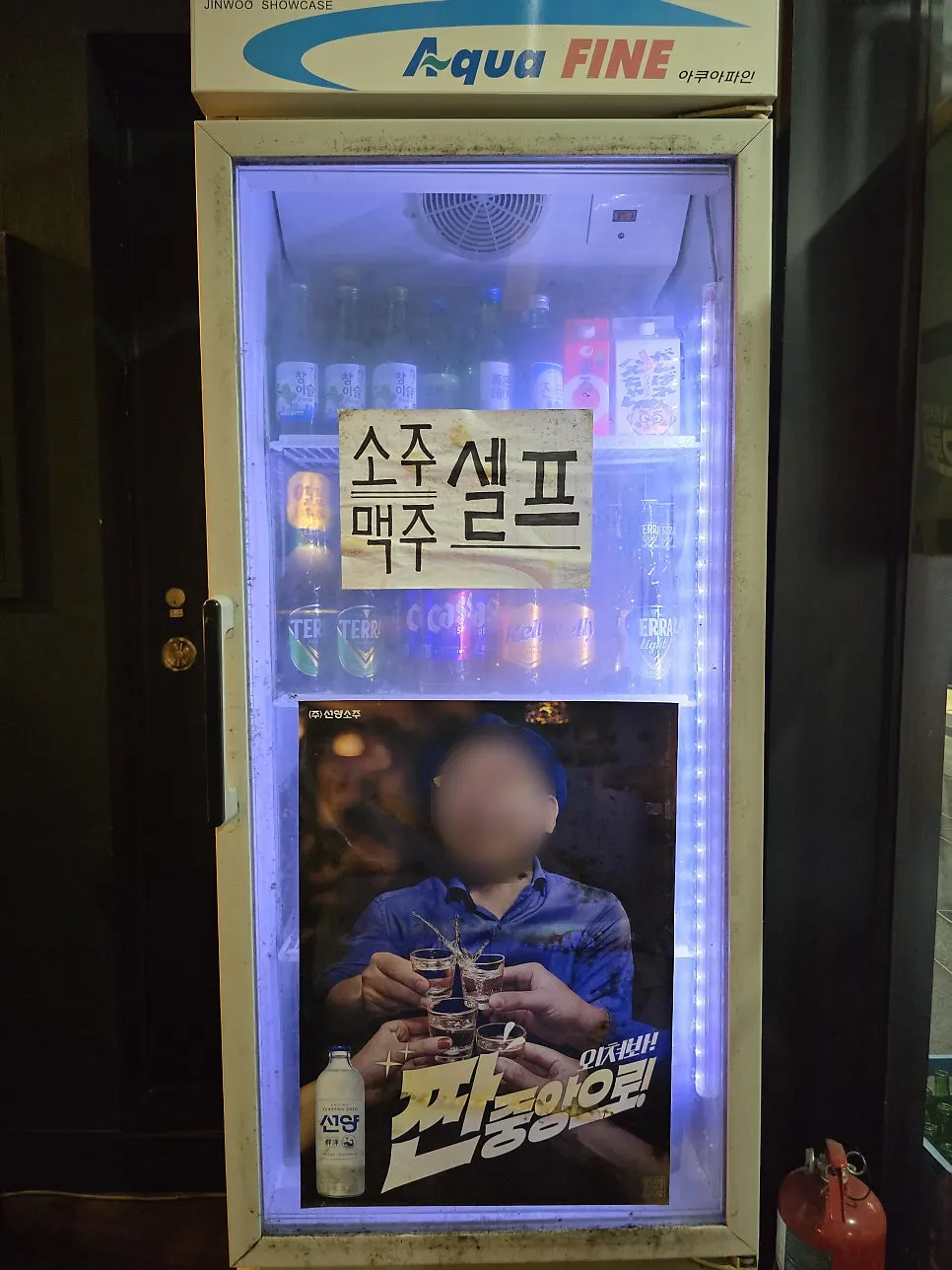 매장 안쪽 카운터와 바테이블