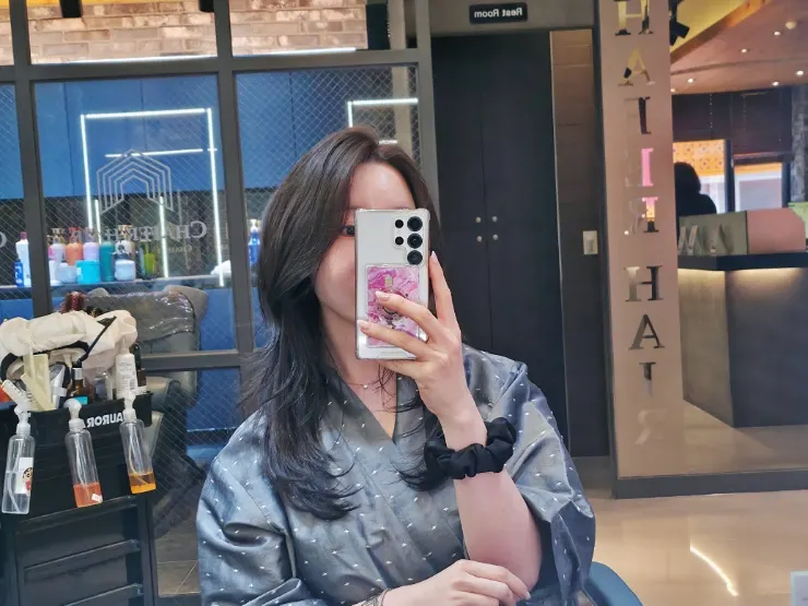 Layered lines connecting when hair is down