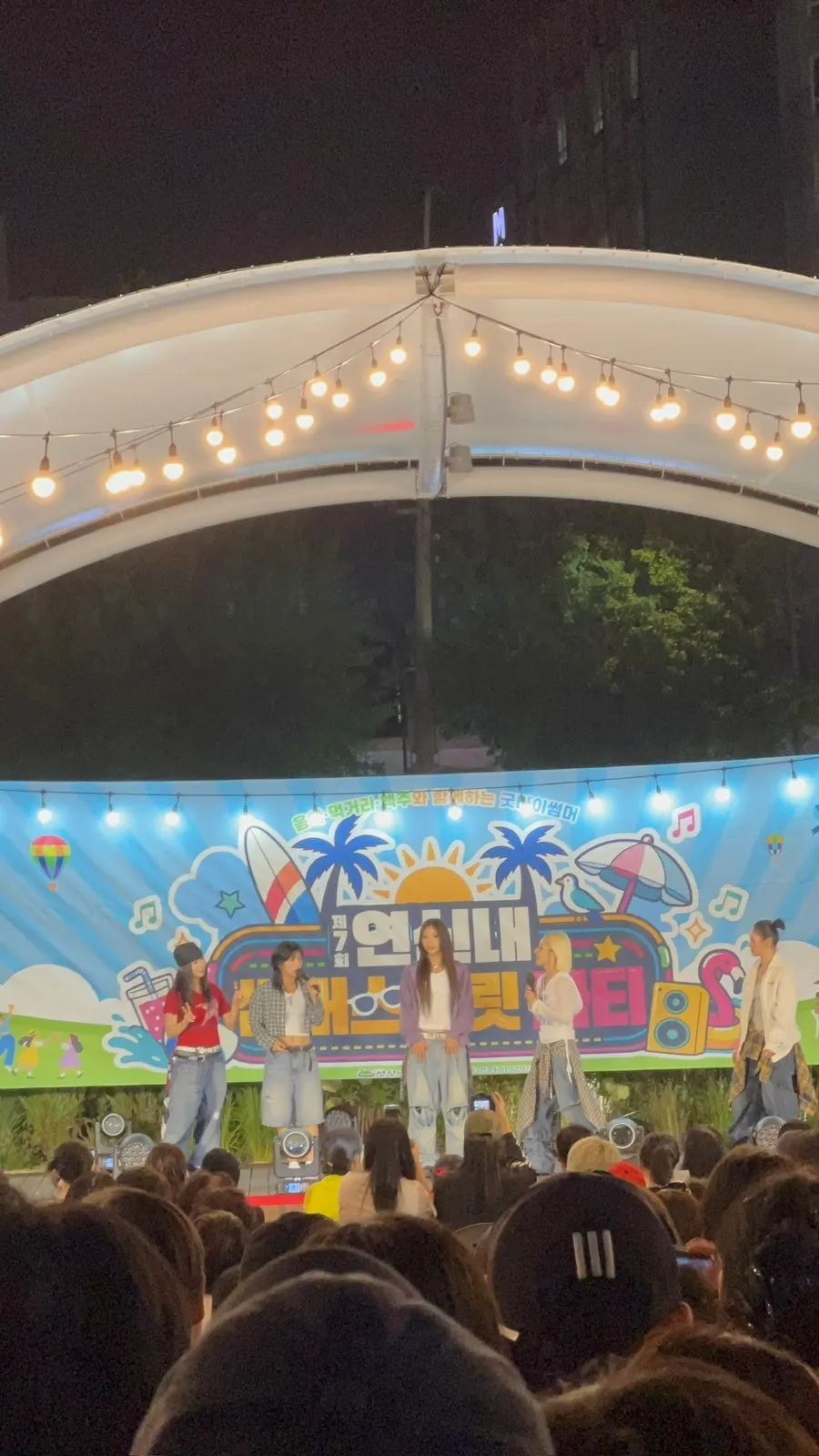 생일 축하 자리에서 남긴 세로 사진