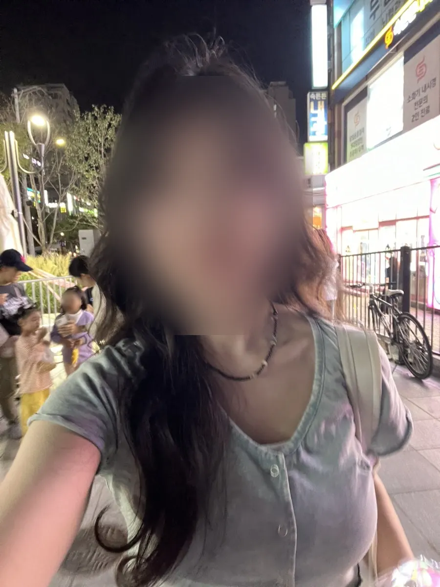 헤어 고정이 유지된 저녁 무렵 모습