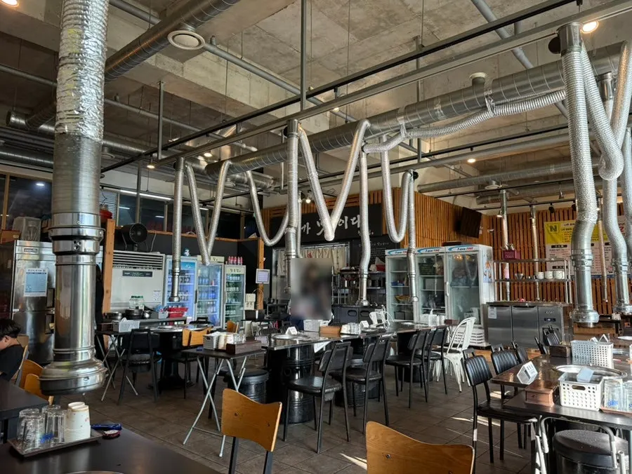 Spacious interior hall at Chamsutjip Naju Innovation City Branch
