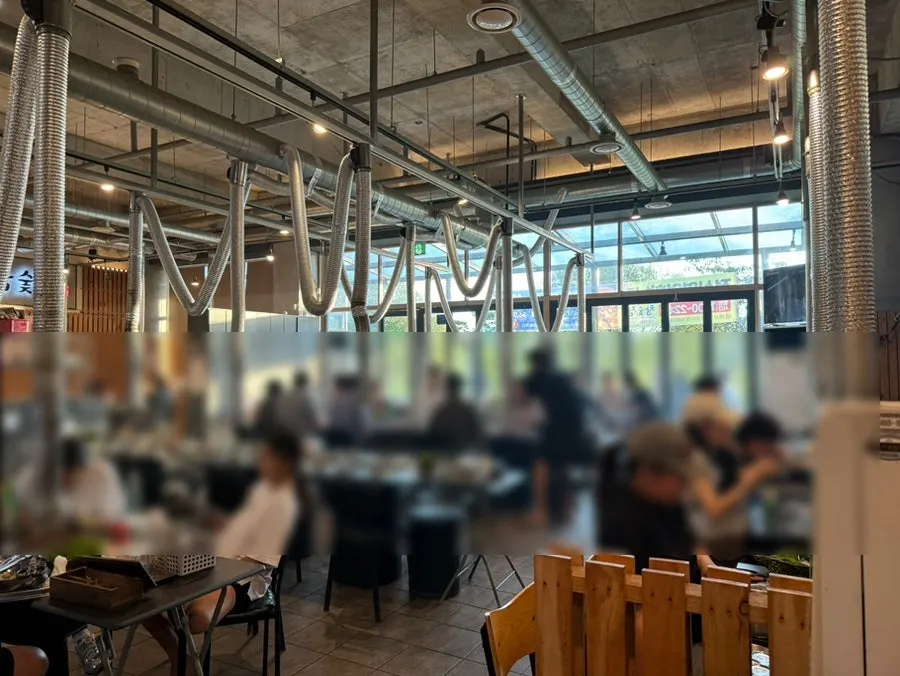 Fully booked tables at Chamsutjip