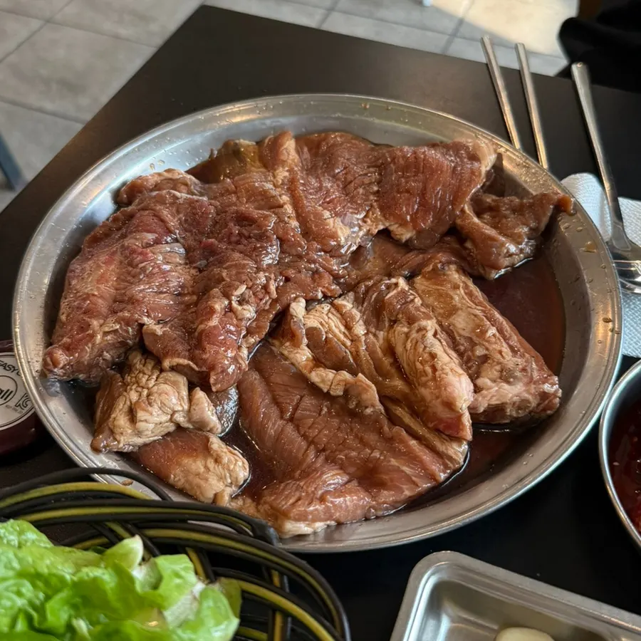 Portion for three of the 2+1 seasoned pork ribs